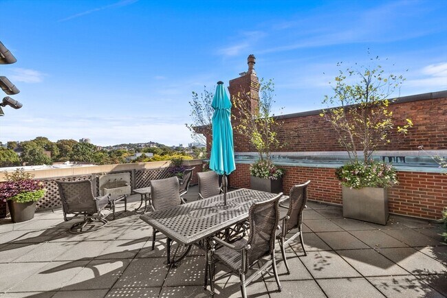 Building Photo - 10 Vernon St