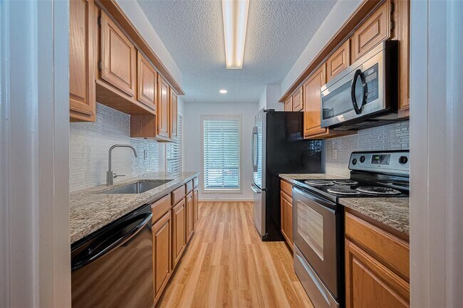 Building Photo - 1311 Antoine Dr
