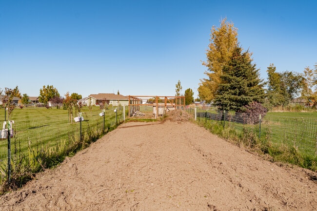 Building Photo - 416 W 260 N