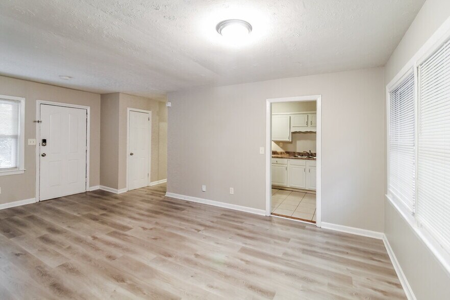 Building Photo - 3135 Robin Rd