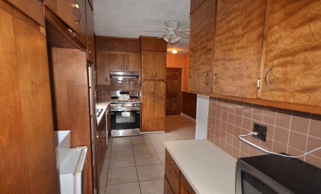 Building Photo - 20 Benton Rd