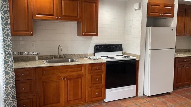 Building Photo - 3475 SW 1st Ave