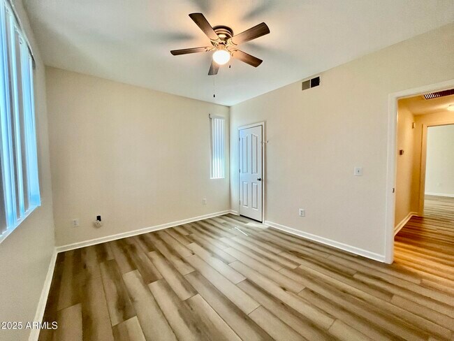 Building Photo - 16013 S Desert Foothills Pkwy