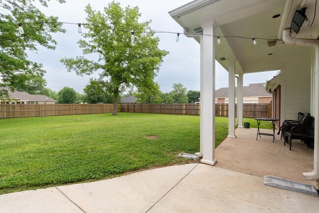 Building Photo - Beautiful 4 bed/2 bath home in Lakewood Su...