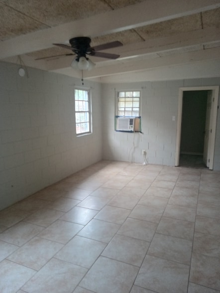 Building Photo - 1709 Amherst St