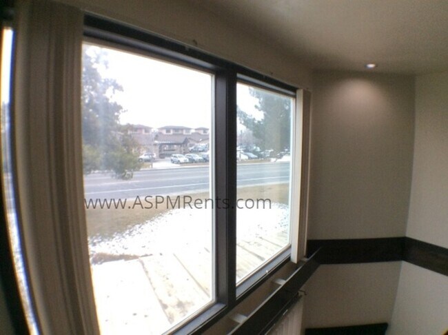 Building Photo - 1 bed, 1 bath, pool
