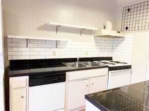 Building Photo - 600 W 51st St