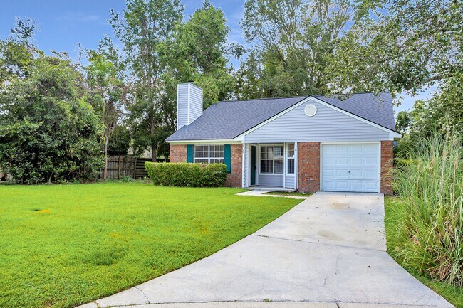 Building Photo - 3 Bedroom 2 Bathrooms in Sterling Creek - ...