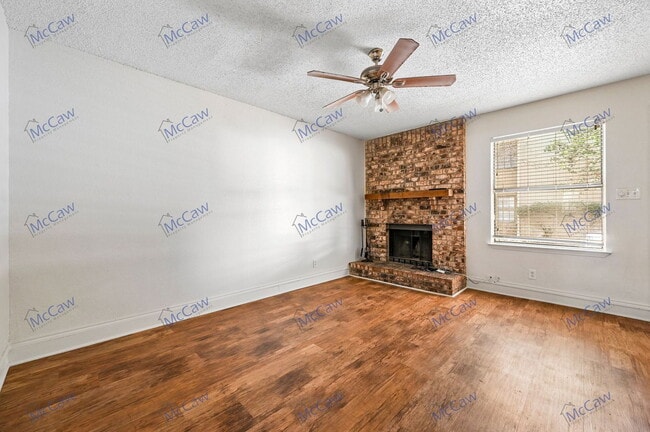 Building Photo - 800 Bluebonnet Dr