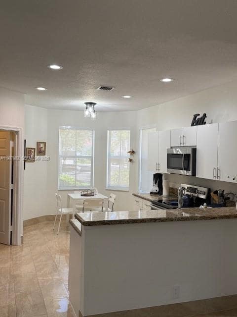 Building Photo - 513 Live Oak Ln