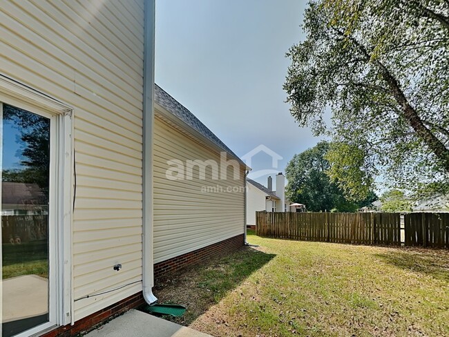 Building Photo - 121 Golden Crest Ct