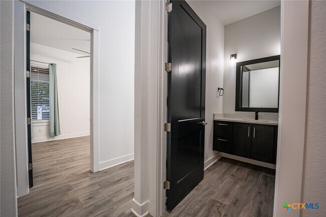 Building Photo - 2109 Bella Vista