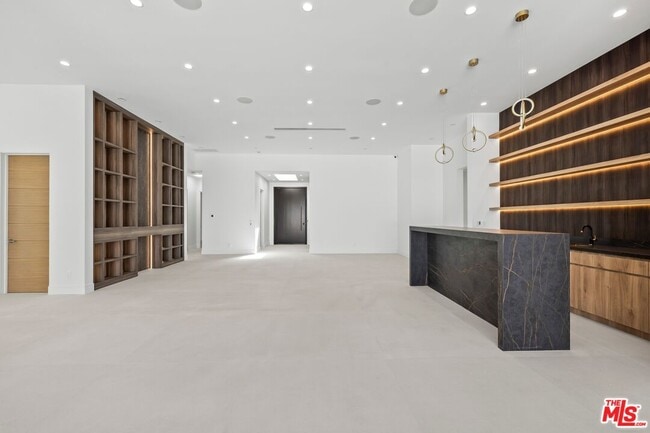 Building Photo - 16851 Encino Hills Dr
