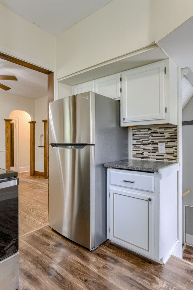 Building Photo - 2347 S 33rd St