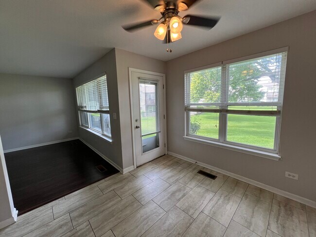 Building Photo - 358 Woodview Cir