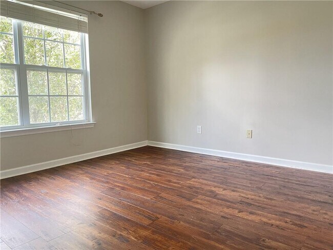Building Photo - 385 Blackwood Ln