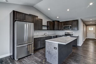 Building Photo - 600 W 9th St