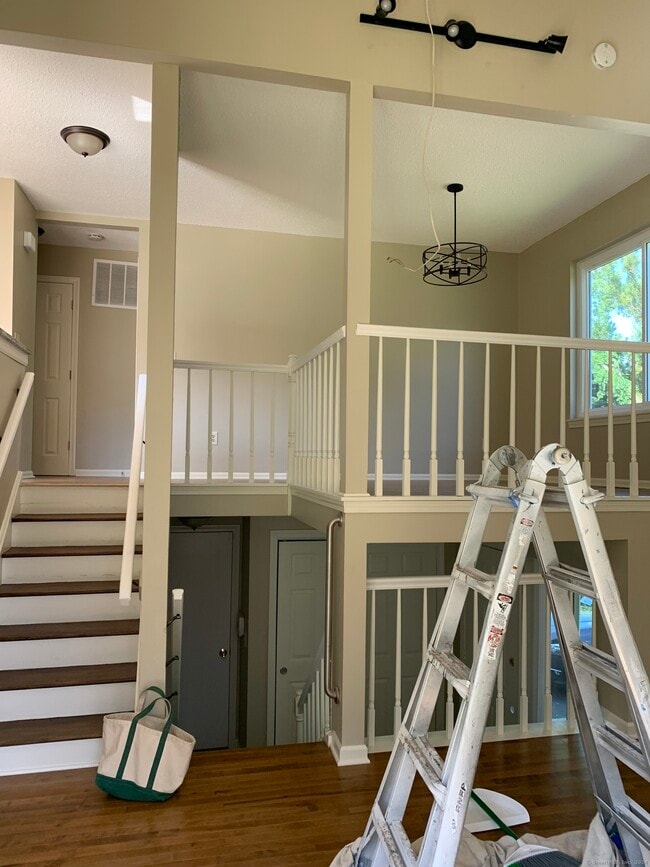 Building Photo - 127 Peddlers Dr