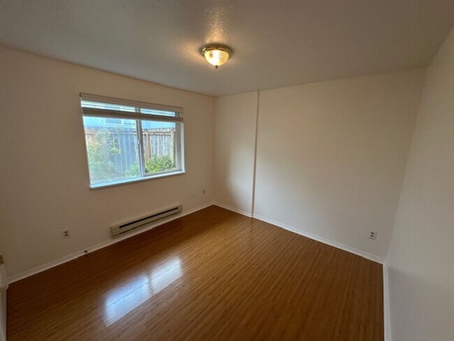 Building Photo - Duplex for rent