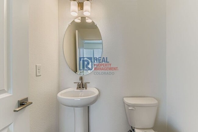 Building Photo - 1747 Peak Lp