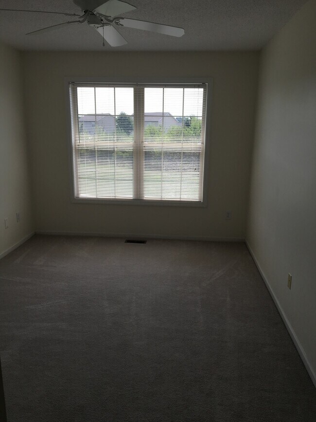 Building Photo - 931 Jasmine Dr
