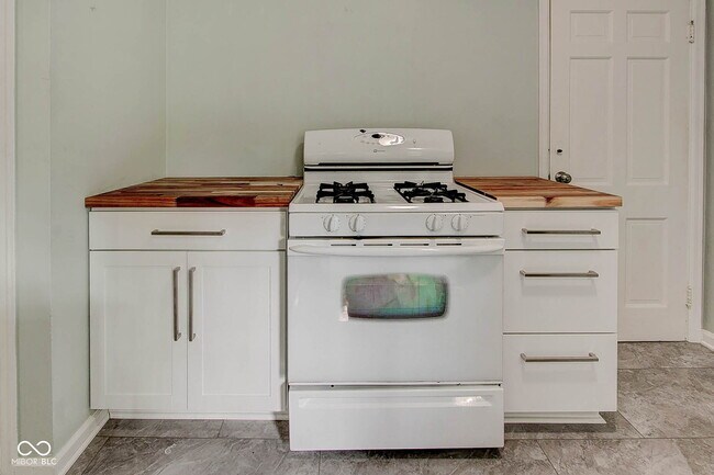 Building Photo - 5043 Boulevard Pl