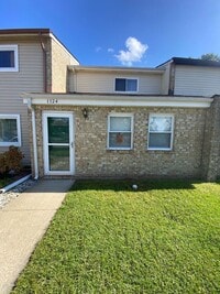 Building Photo - 2 Bedroom 1.5 Bath Townhome