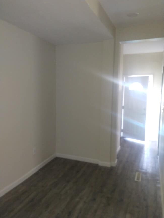 Building Photo - 5517 Edna Ave
