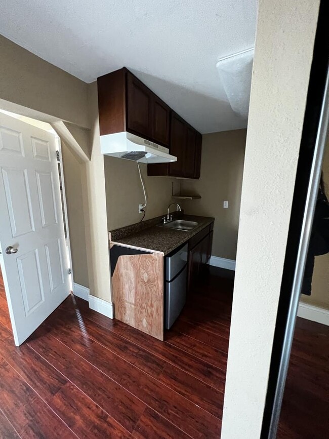 Building Photo - 419 Avalon Dr