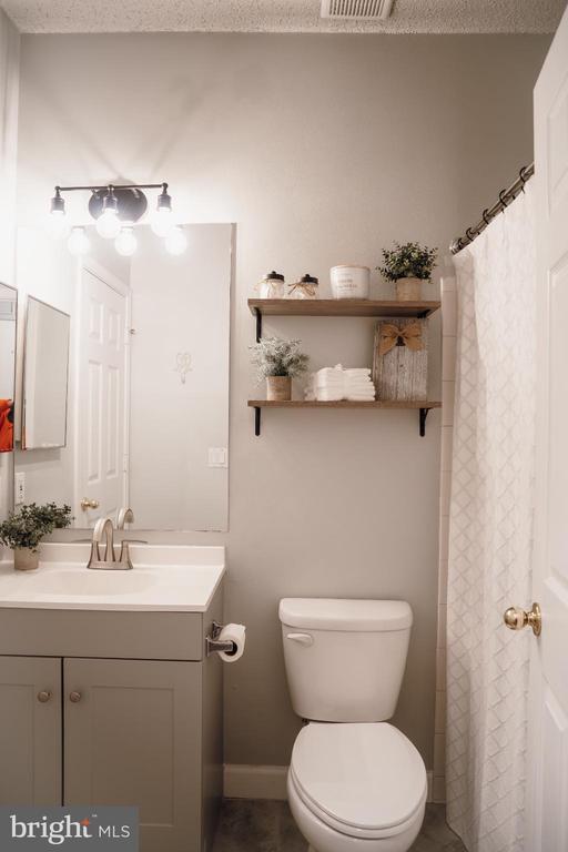 Building Photo - 4408 Helmsford Ln