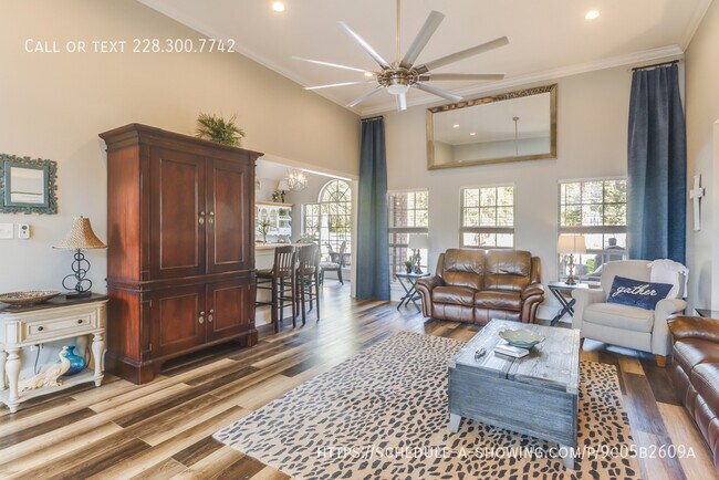 Building Photo - 1713 Shelby Ln