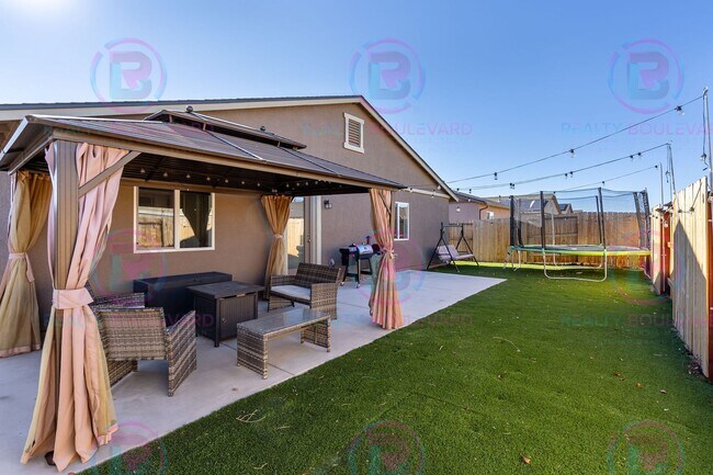 Building Photo - Spacious 4-Bedroom Lemon Valley Home with ...