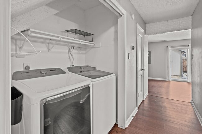 Building Photo - 3851 Chimney Creek Dr