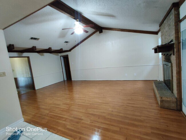 Building Photo - 1903 Standridge St