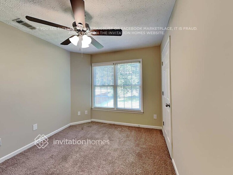 Building Photo - 3925 Riversong Dr NW