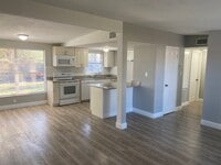 Building Photo - 1503 Hampton Rd