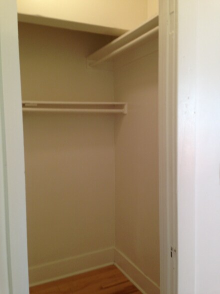 Building Photo - 836 S Park View St