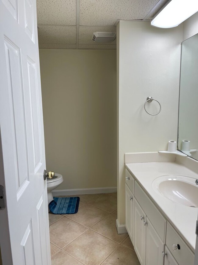 Building Photo - COZY & CONVENIENT!!!!