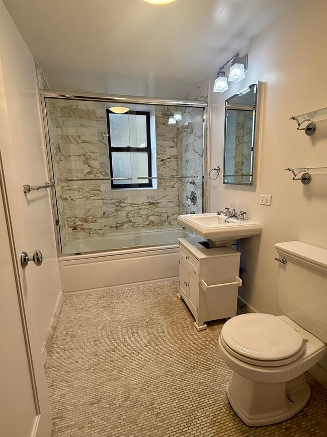 Building Photo - 230 Riverside Dr