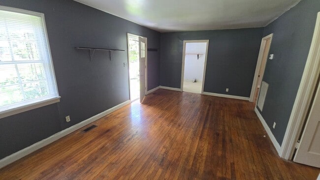 Building Photo - Forest Acres