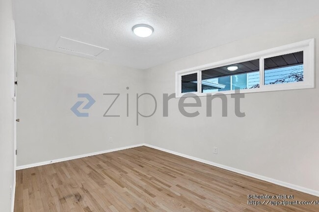 Building Photo - 242 NE 61st Ave