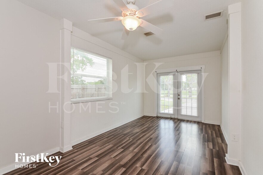 Building Photo - 3806 Southern Pkwy W