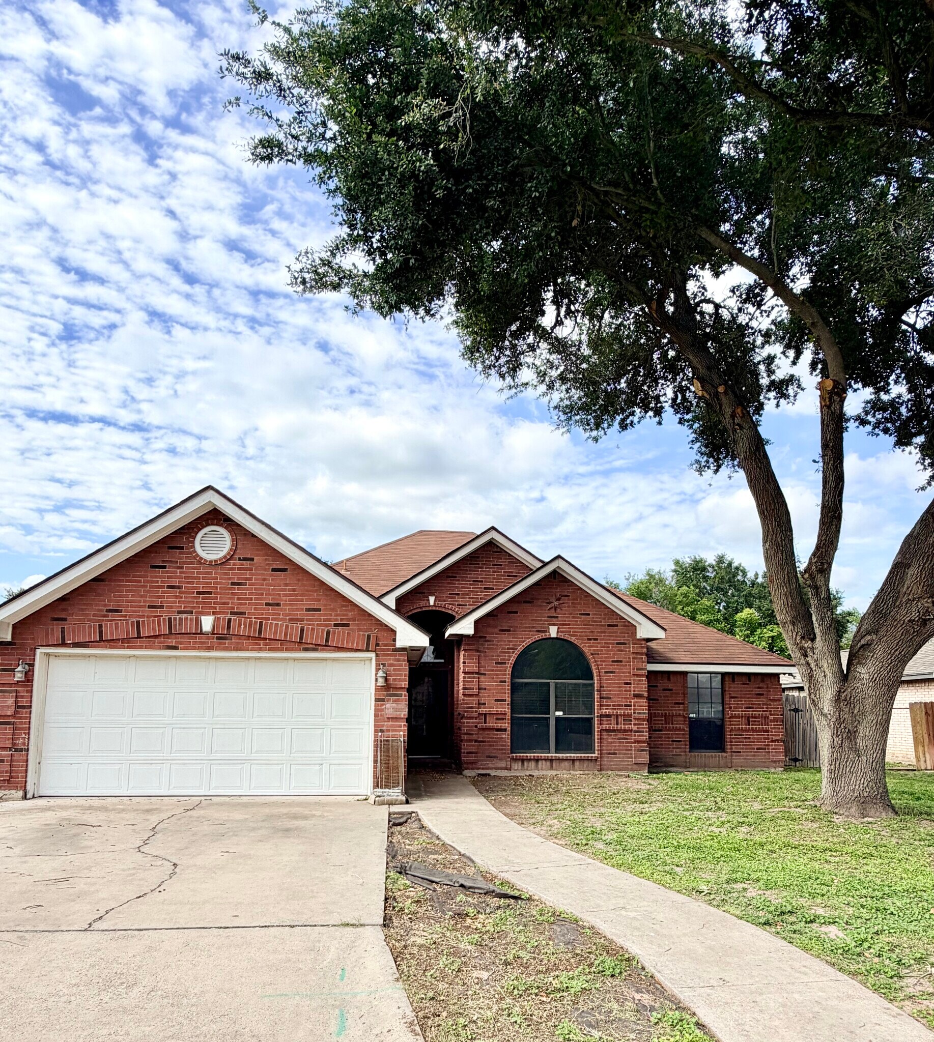 Building Photo - 1707 Crown Pointe Blvd