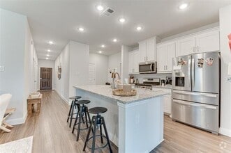 Building Photo - 508 Vasant Dr
