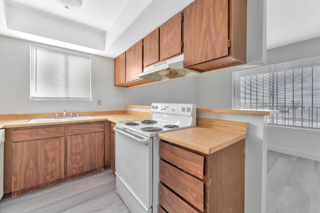 Building Photo - 2257 Exeter Dr