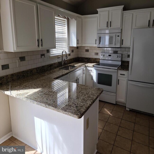 Building Photo - 135 Hill Valley Dr