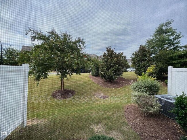 Building Photo - 1215 Alston Forest Dr