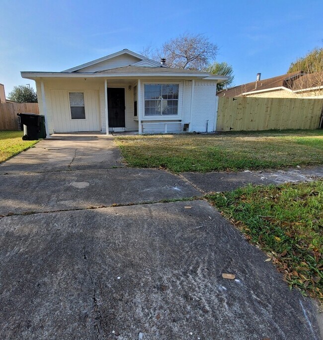 Building Photo - 5543 Ambern Dr