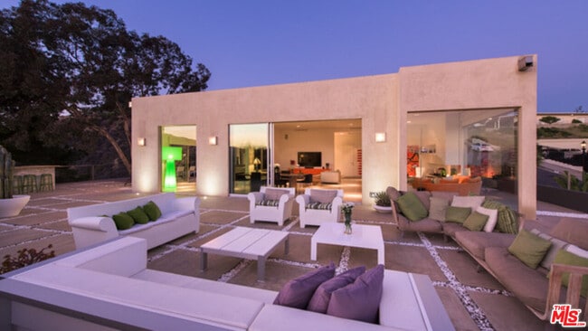 Building Photo - 1099 Vista Grande Dr