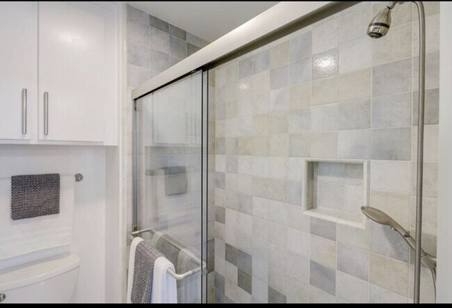 Building Photo - Tranquil Top-Floor End Unit with Stream Views & Resort Amenities — Blocks to Downtown